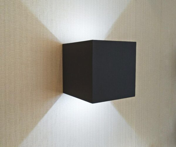 00013695 08585,19(4000K) Светильник Куб черный IP65 Led 6W